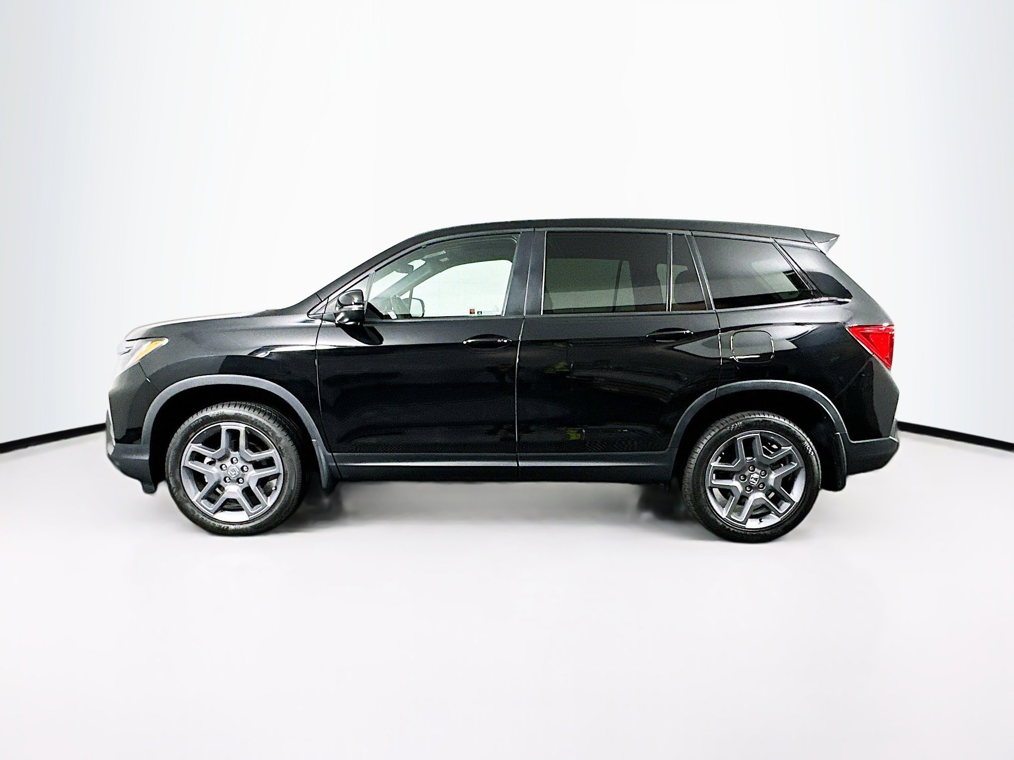 Used 2023 Honda Passport EX-L image 4