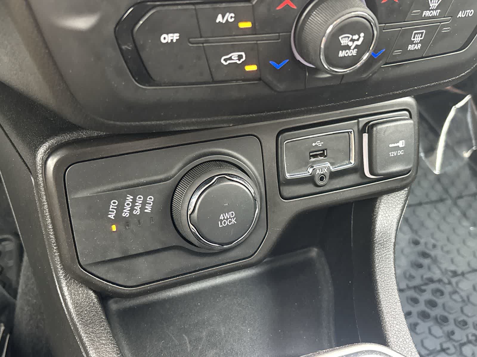 Certified 2022 Jeep Renegade Latitude w/ Convenience Group AWD/4WD image 24