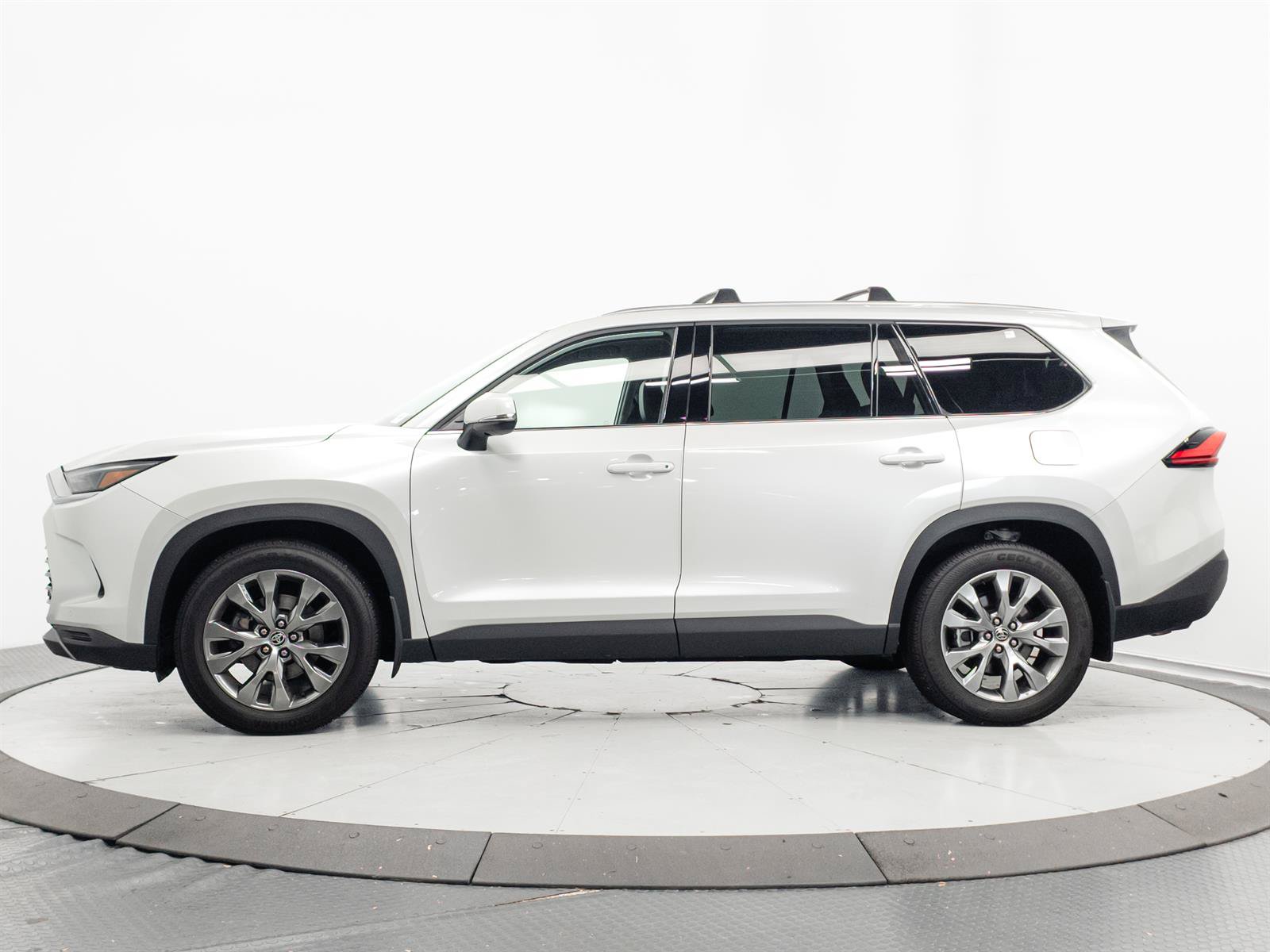 Certified 2024 Toyota Grand Highlander AWD image 8