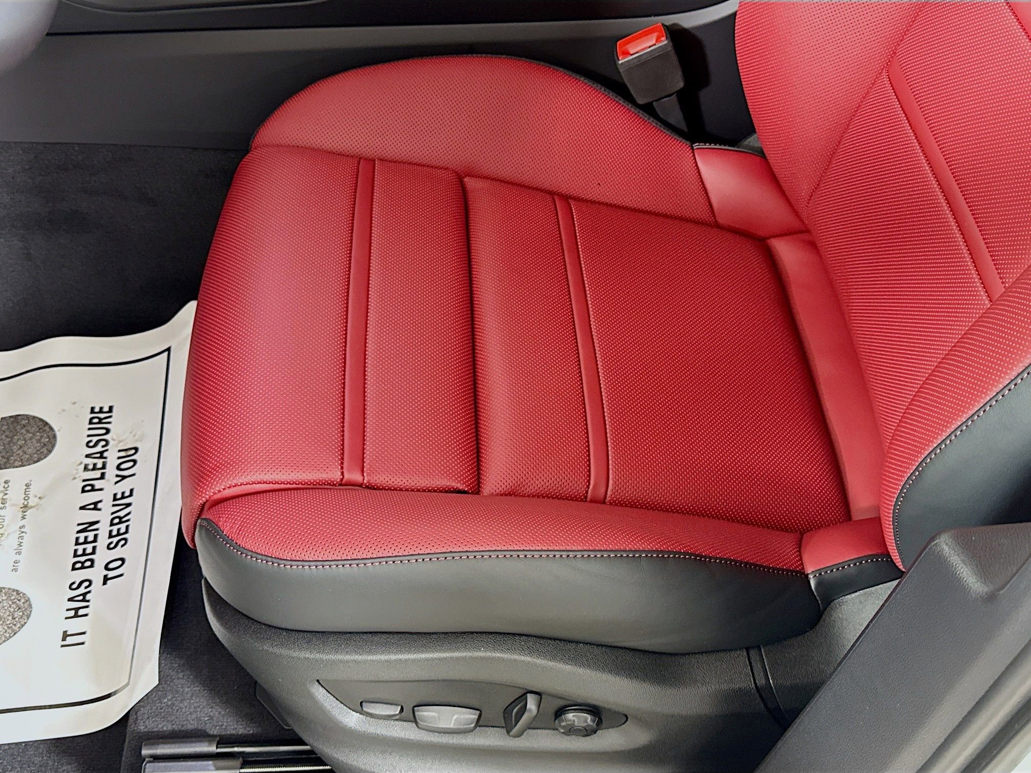 Certified 2025 Porsche Cayenne S image 13