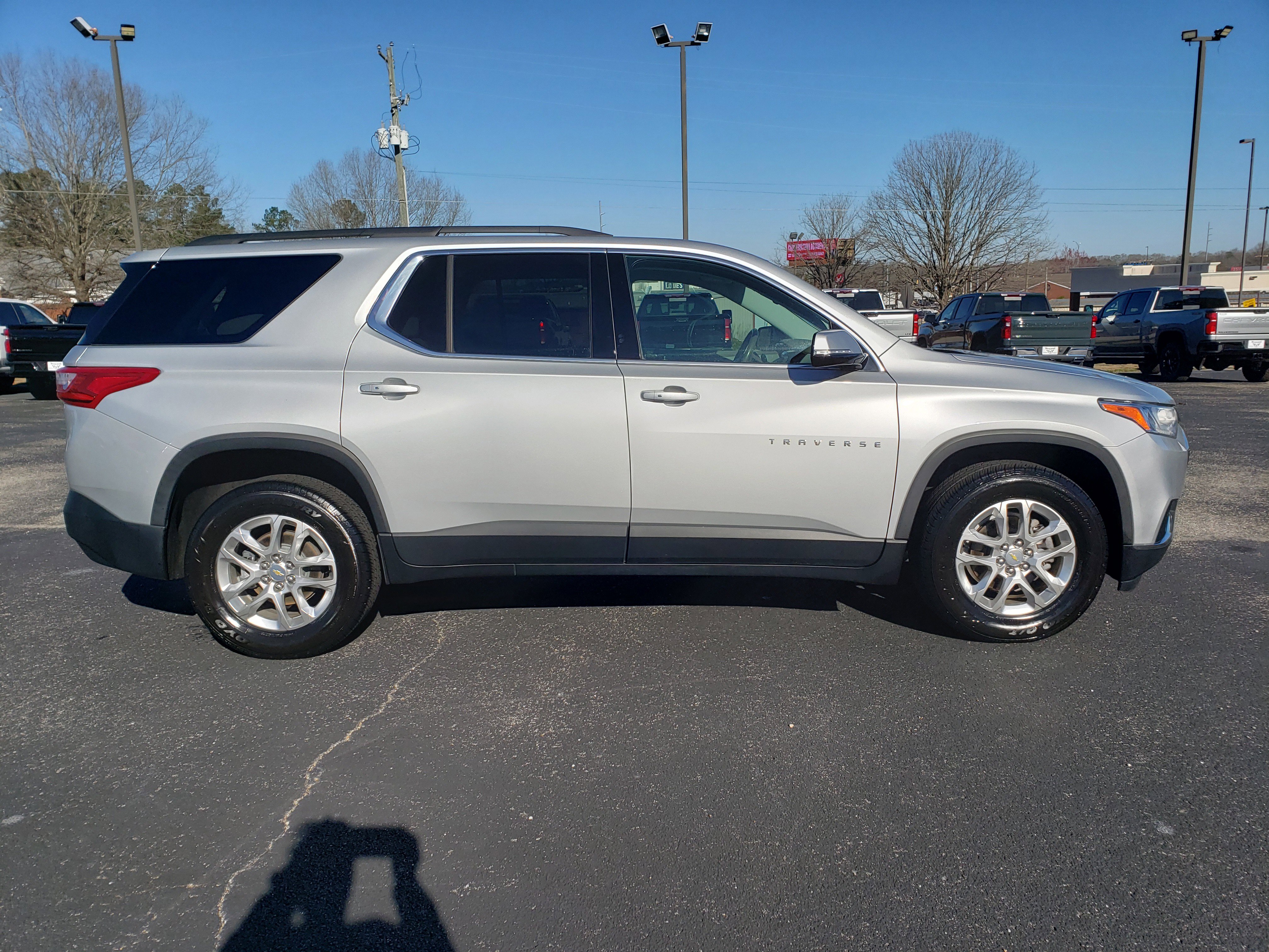 Used 2020 Chevrolet Traverse LT image 5