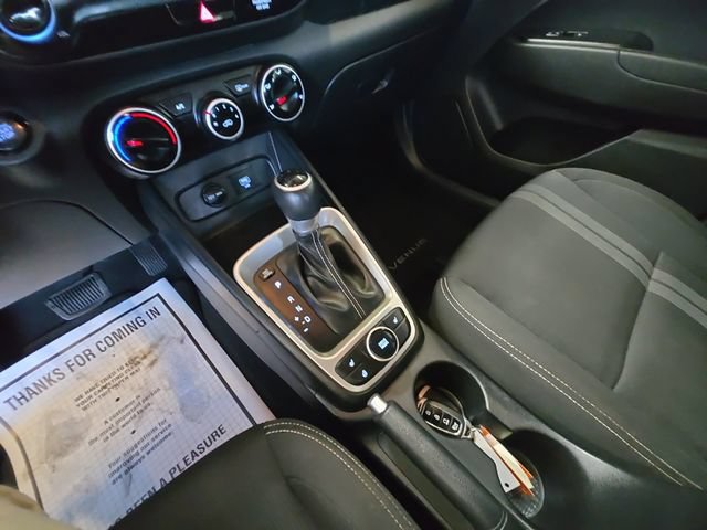 Used 2021 Hyundai Venue FWD image 18