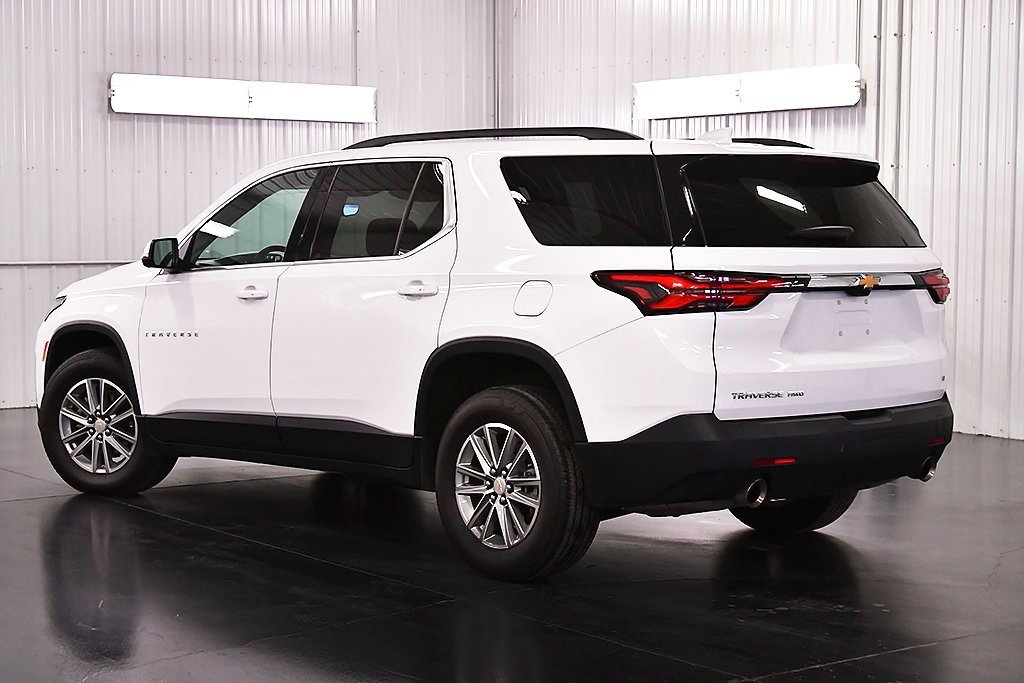 Used 2023 Chevrolet Traverse LT w/ Rear Camera Mirror Package image 5