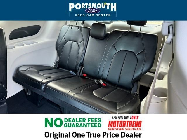 Used 2024 Chrysler Pacifica Touring-L image 8