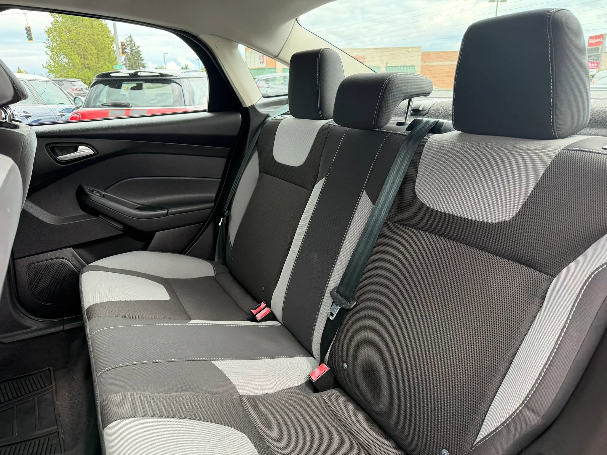 Used 2014 Ford Focus SE w/ SE Sport Package image 19