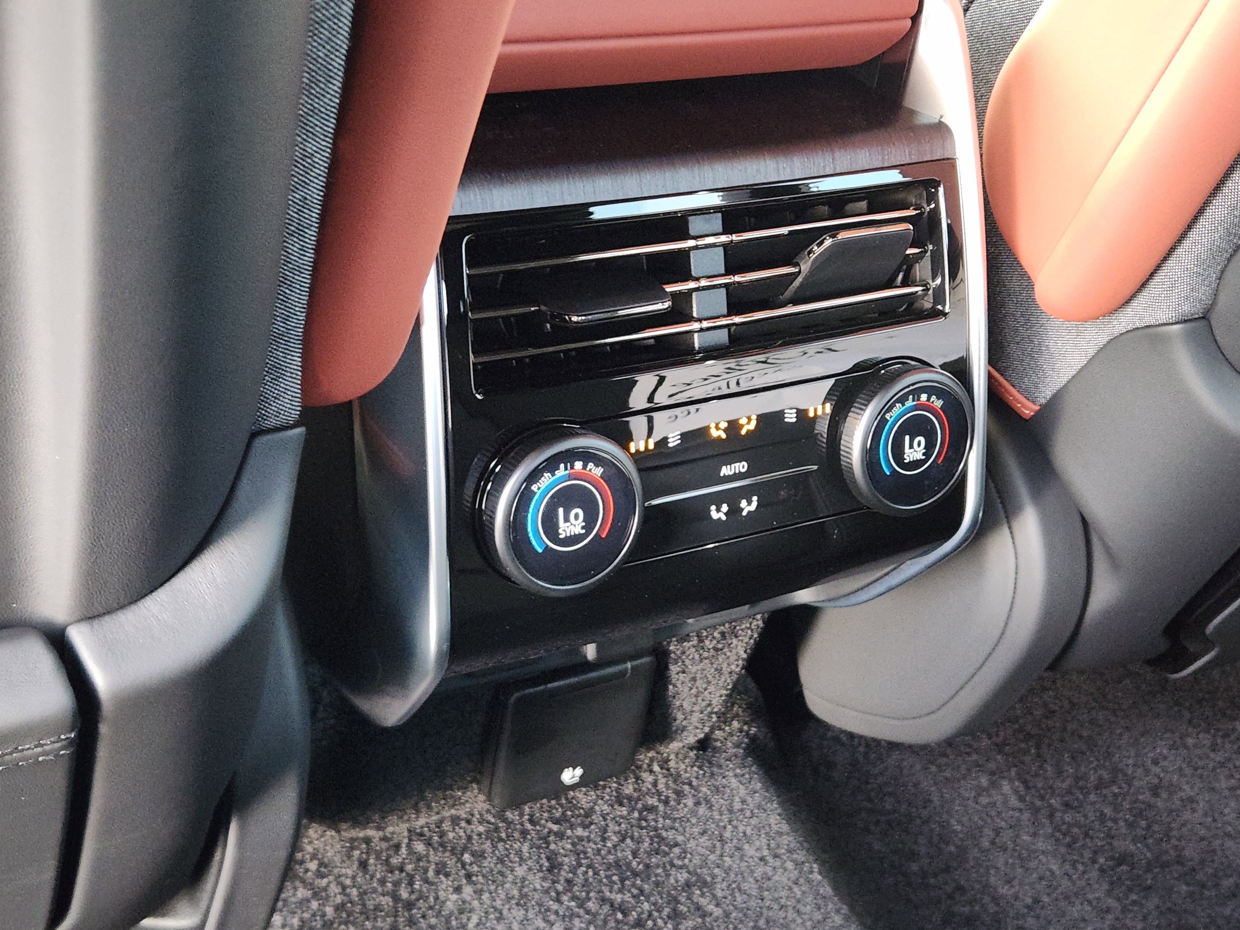 New 2025 Land Rover Range Rover SV image 31