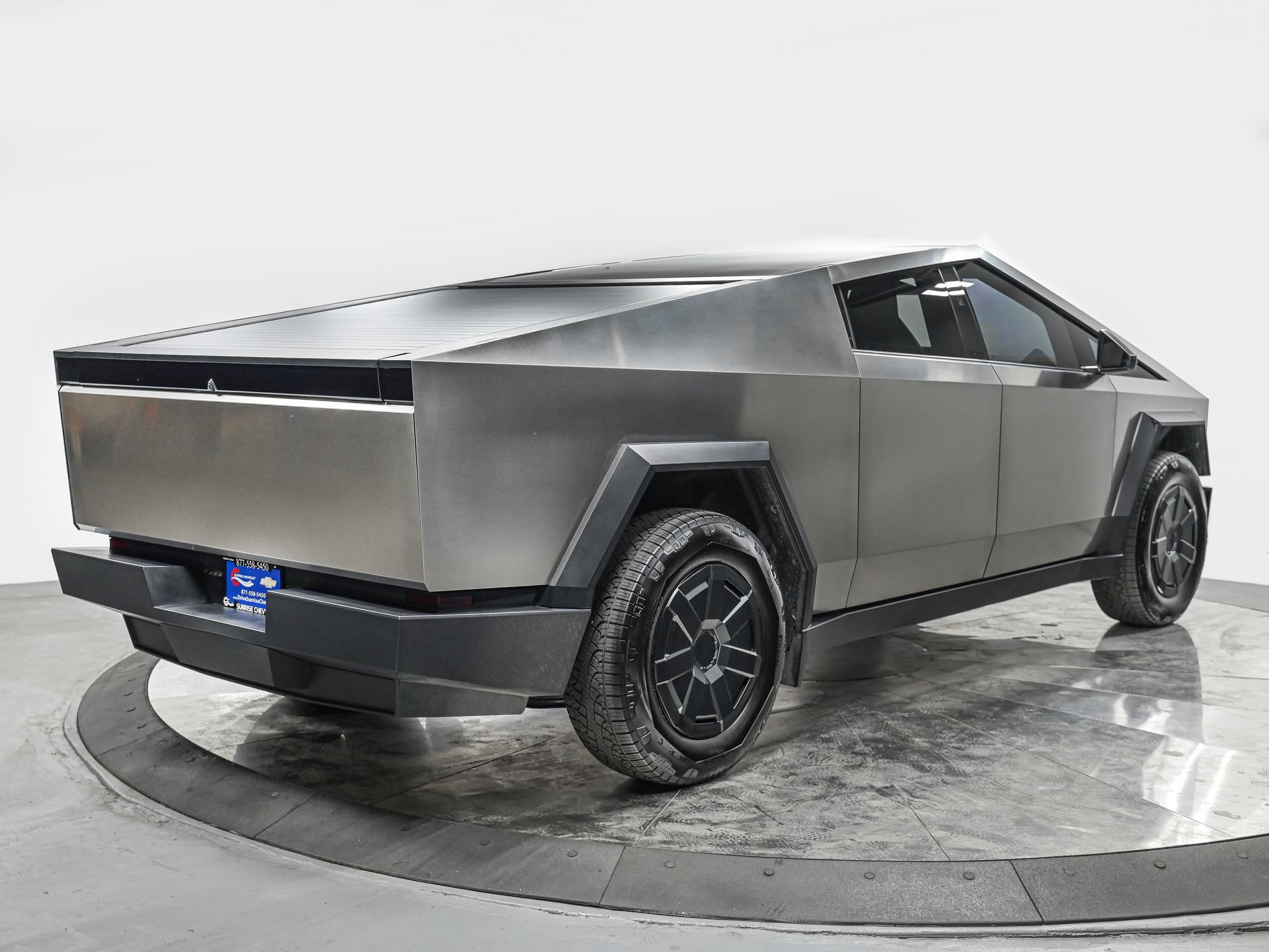 Used 2025 Tesla Cybertruck AWD Crew Cab image 7