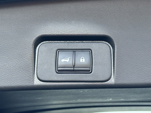 Used 2023 Nissan Rogue SV w/ SV Premium Package image 17