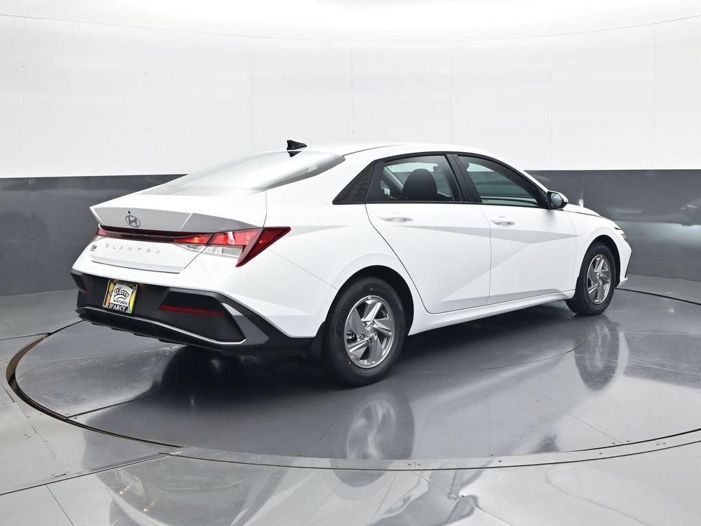 New 2026 Hyundai Elantra SE FWD image 5