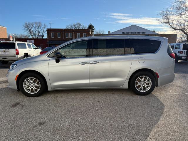 Certified 2024 Chrysler Pacifica Touring-L image 17