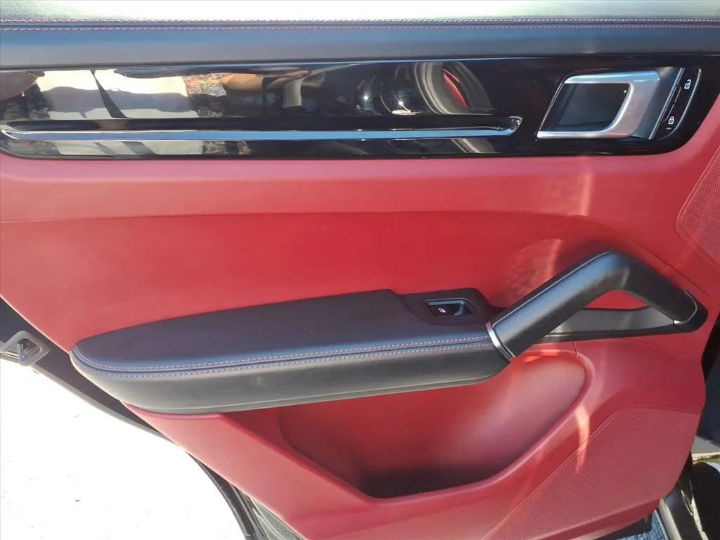 Used 2021 Porsche Cayenne S image 15