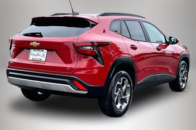 Used 2026 Chevrolet Trax LT w/ LT Convenience Package FWD image 5
