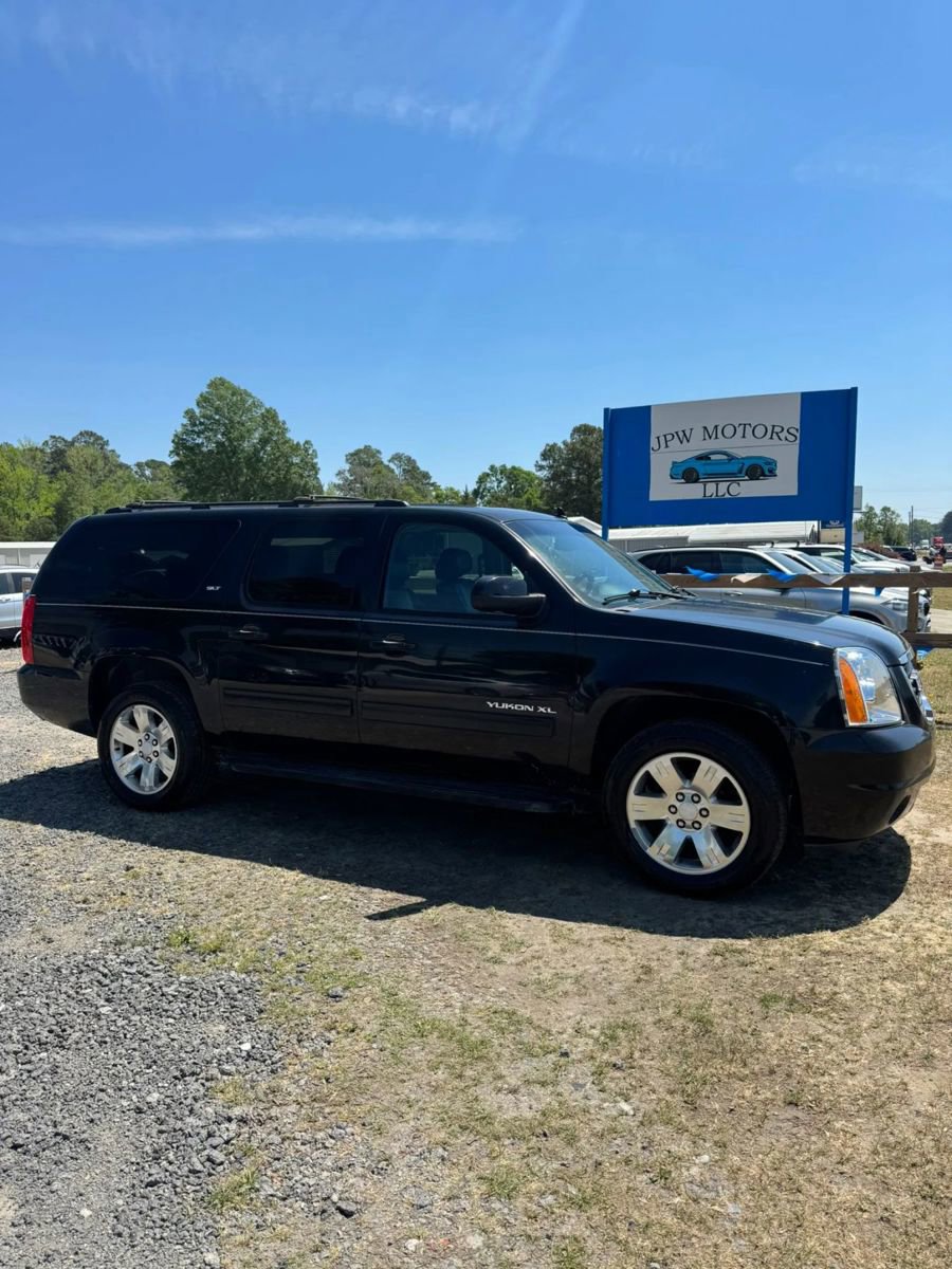 Used 2011 GMC Yukon XL SLT w/ SLT-2 Equipment Package
