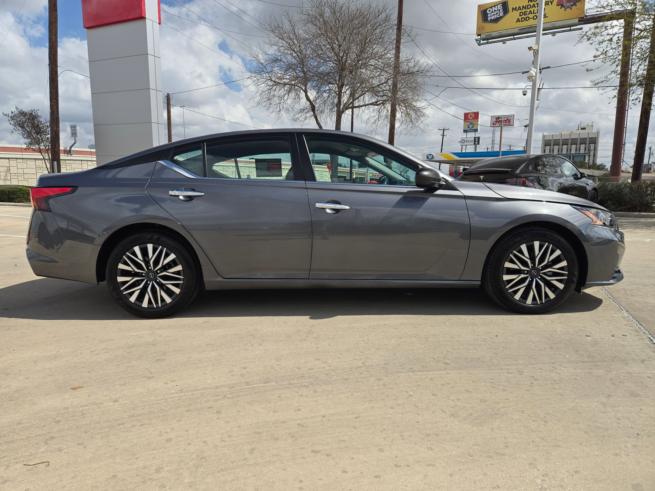 Certified 2025 Nissan Altima 2.5 SV image 8