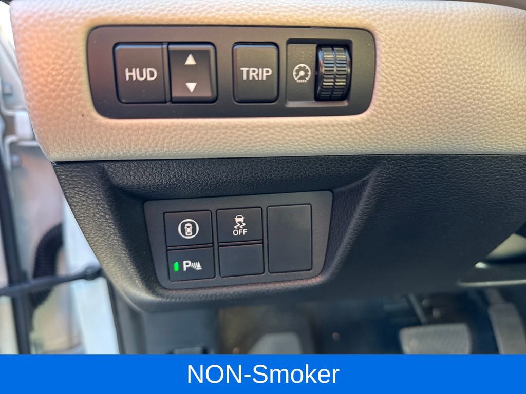 Used 2020 Honda Accord Touring image 11