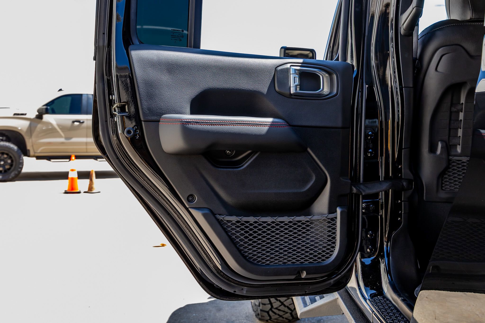 Used 2023 Jeep Gladiator Rubicon w/ LED Lighting Group AWD/4WD image 37