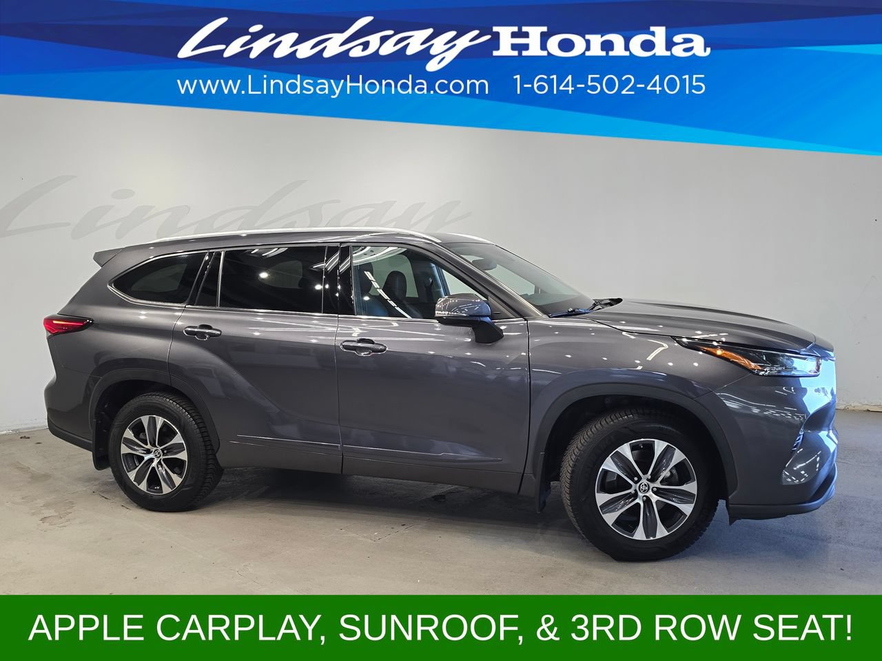 Used 2022 Toyota Highlander XLE AWD/4WD image 3