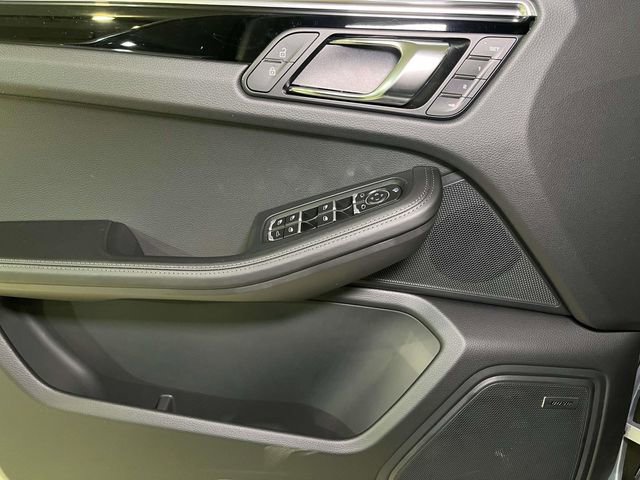 Certified 2025 Porsche Macan image 35