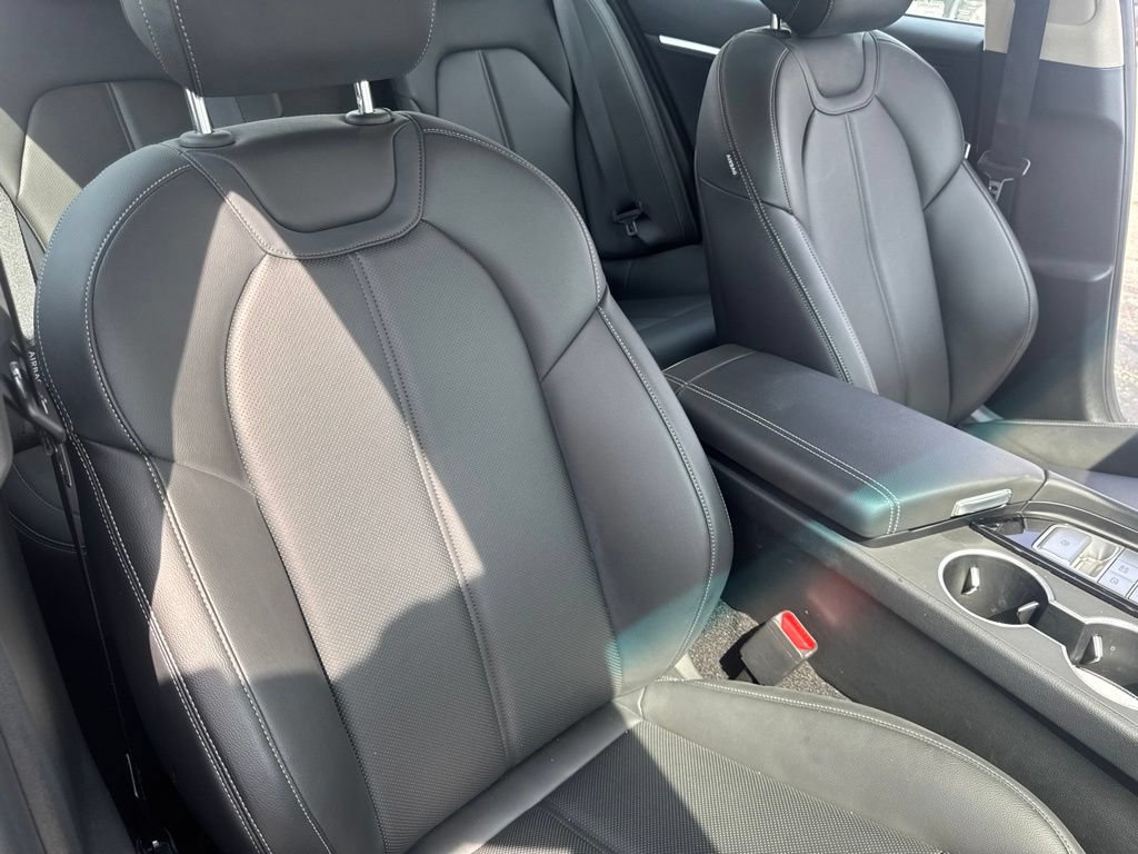 Used 2025 Genesis G70 2.5T AWD/4WD image 36