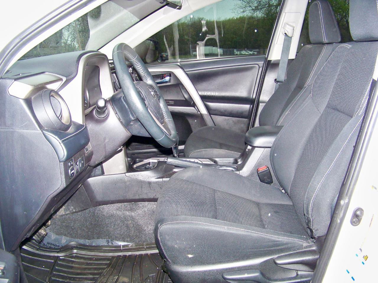 Used 2018 Toyota RAV4 XLE image 29