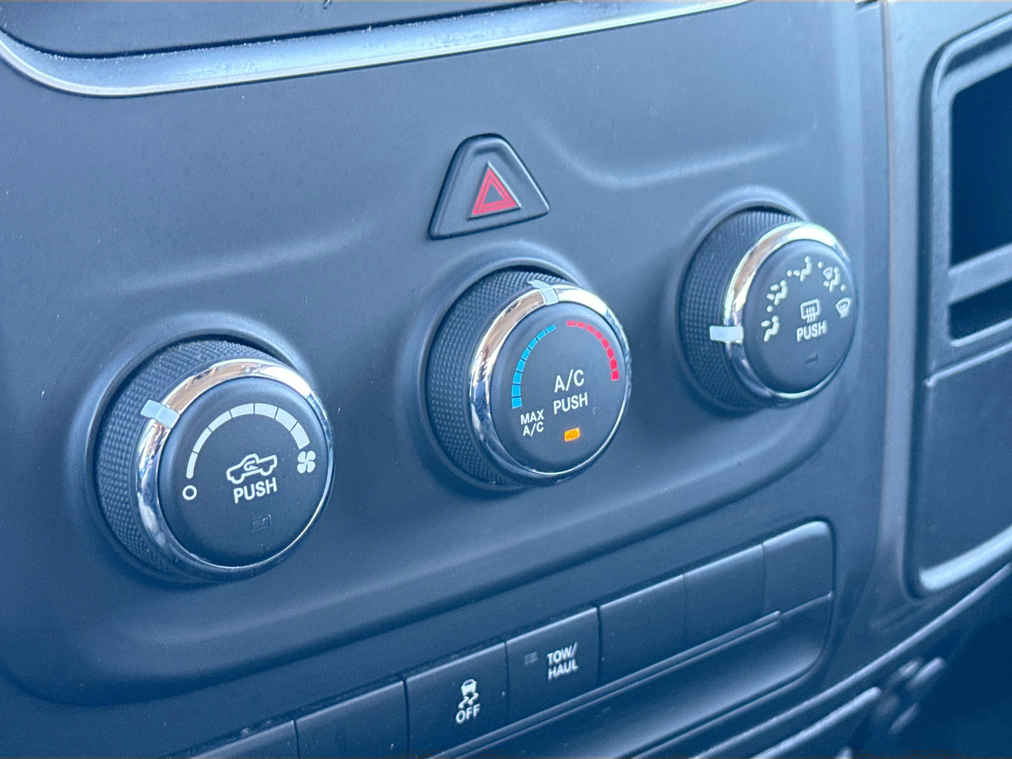 Used 2024 RAM 1500 Classic SLT image 29