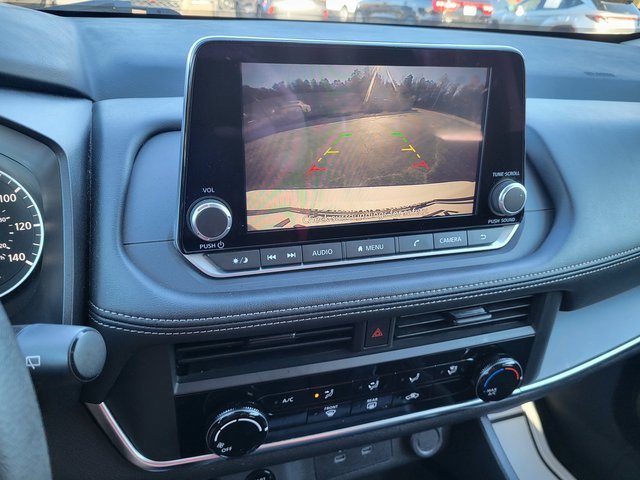 Used 2024 Nissan Rogue S image 17