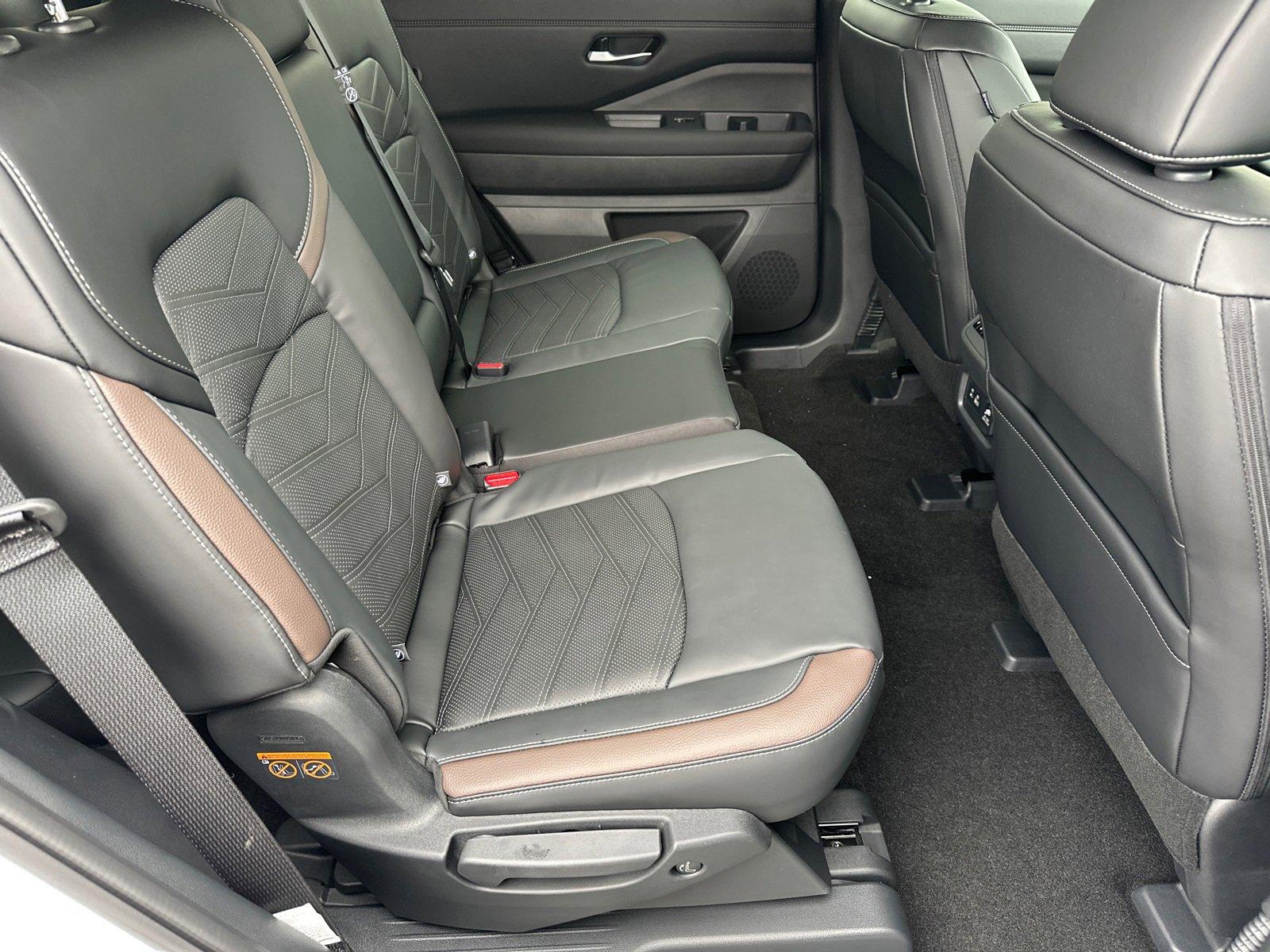 New 2025 Nissan Pathfinder Platinum image 16