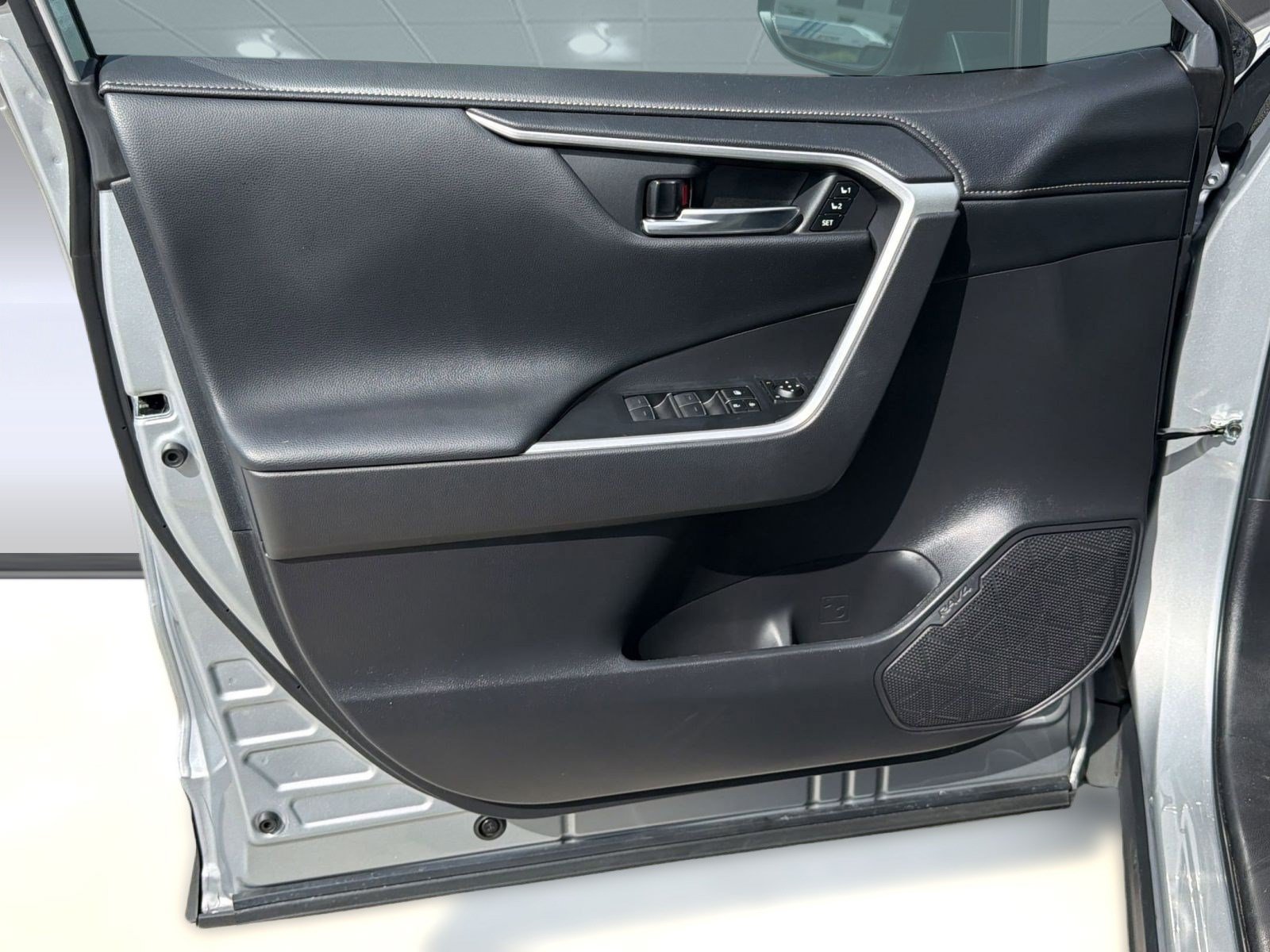 Used 2022 Toyota RAV4 Limited w/ Limited Grade Weather Package FWD image 20