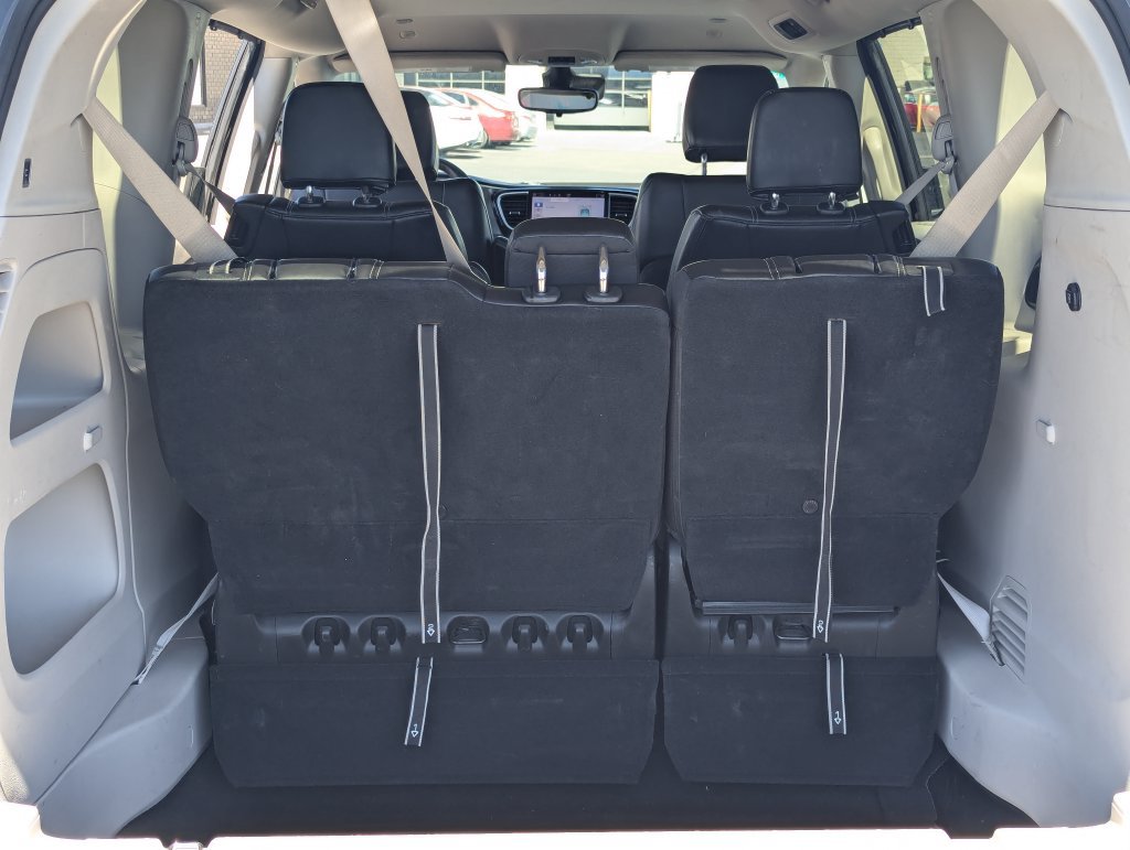 Used 2023 Chrysler Pacifica Touring-L FWD image 31