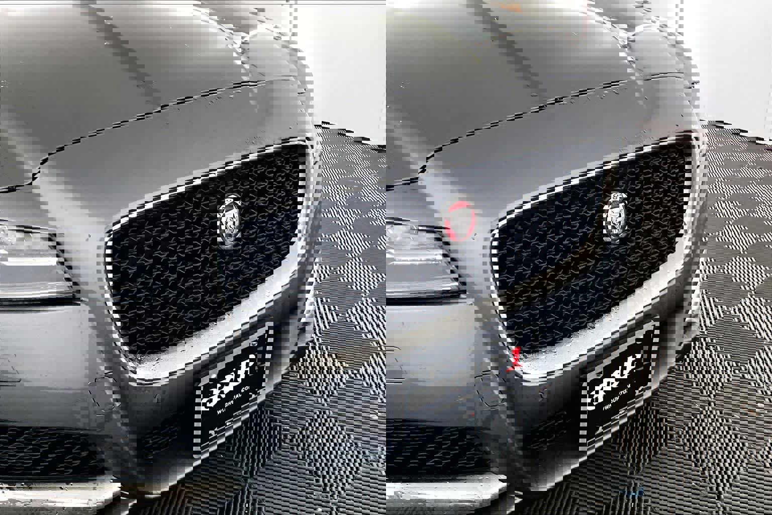 Used 2017 Jaguar XF Prestige image 28