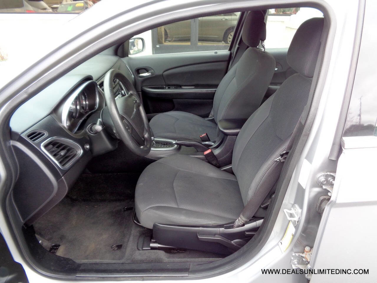 Used 2014 Chrysler 200 LX image 7