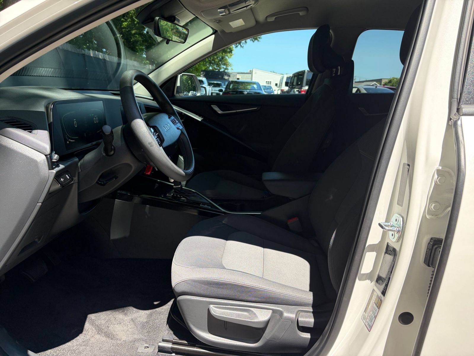 Used 2026 Kia Niro LX FWD image 24