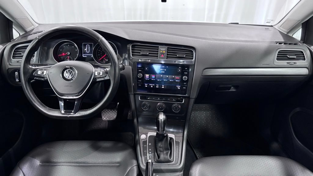 Used 2018 Volkswagen Golf SE FWD image 2