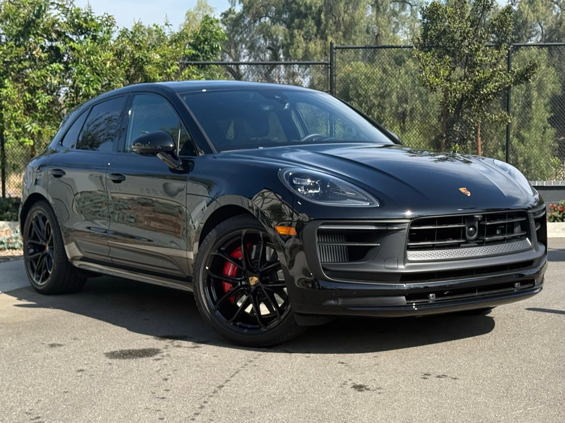 Certified 2025 Porsche Macan GTS image 9