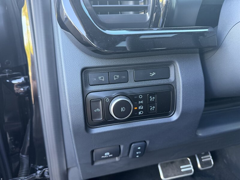 Used 2023 Ford F250 Lariat w/ Lariat Ultimate Package AWD/4WD image 59