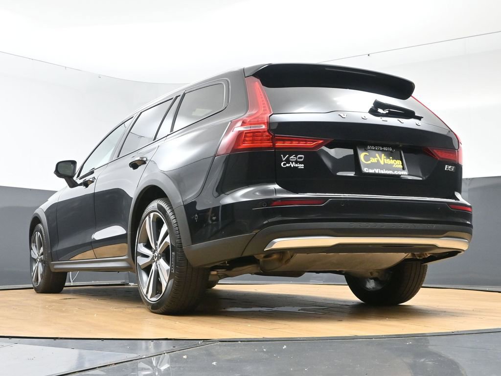 Used 2025 Volvo V60 B5 Cross Country Plus AWD/4WD image 52