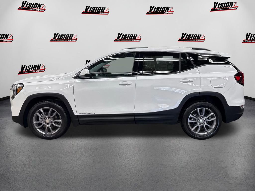 Used 2024 GMC Terrain SLT image 8