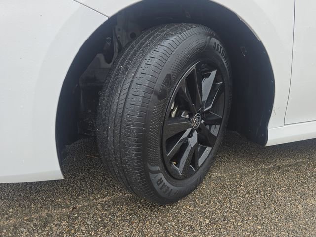 Used 2025 Toyota Camry LE image 31