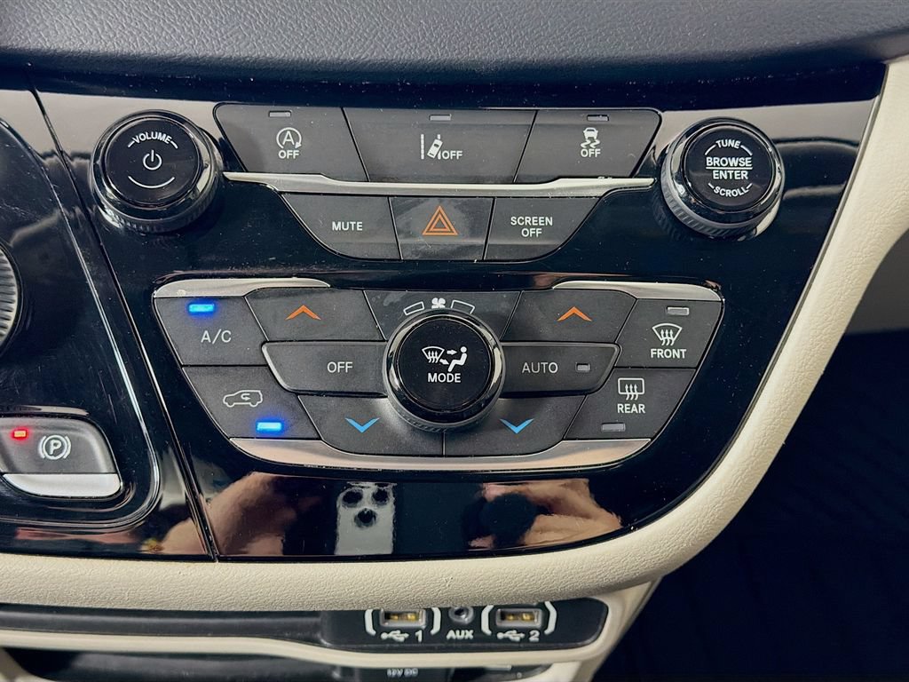 Used 2022 Chrysler Pacifica Touring-L FWD image 17