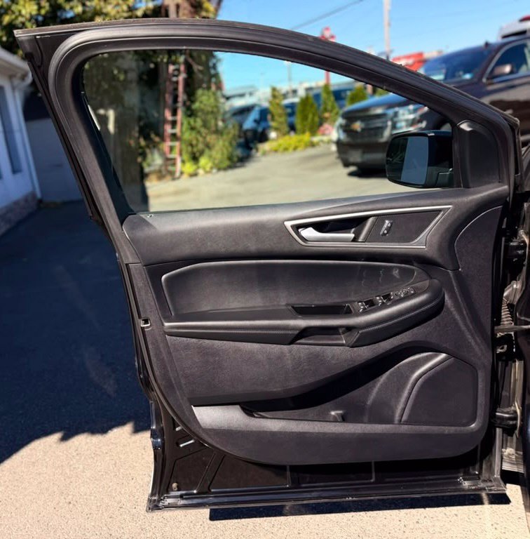Used 2019 Ford Edge SEL w/ Equipment Group 201A AWD/4WD image 12