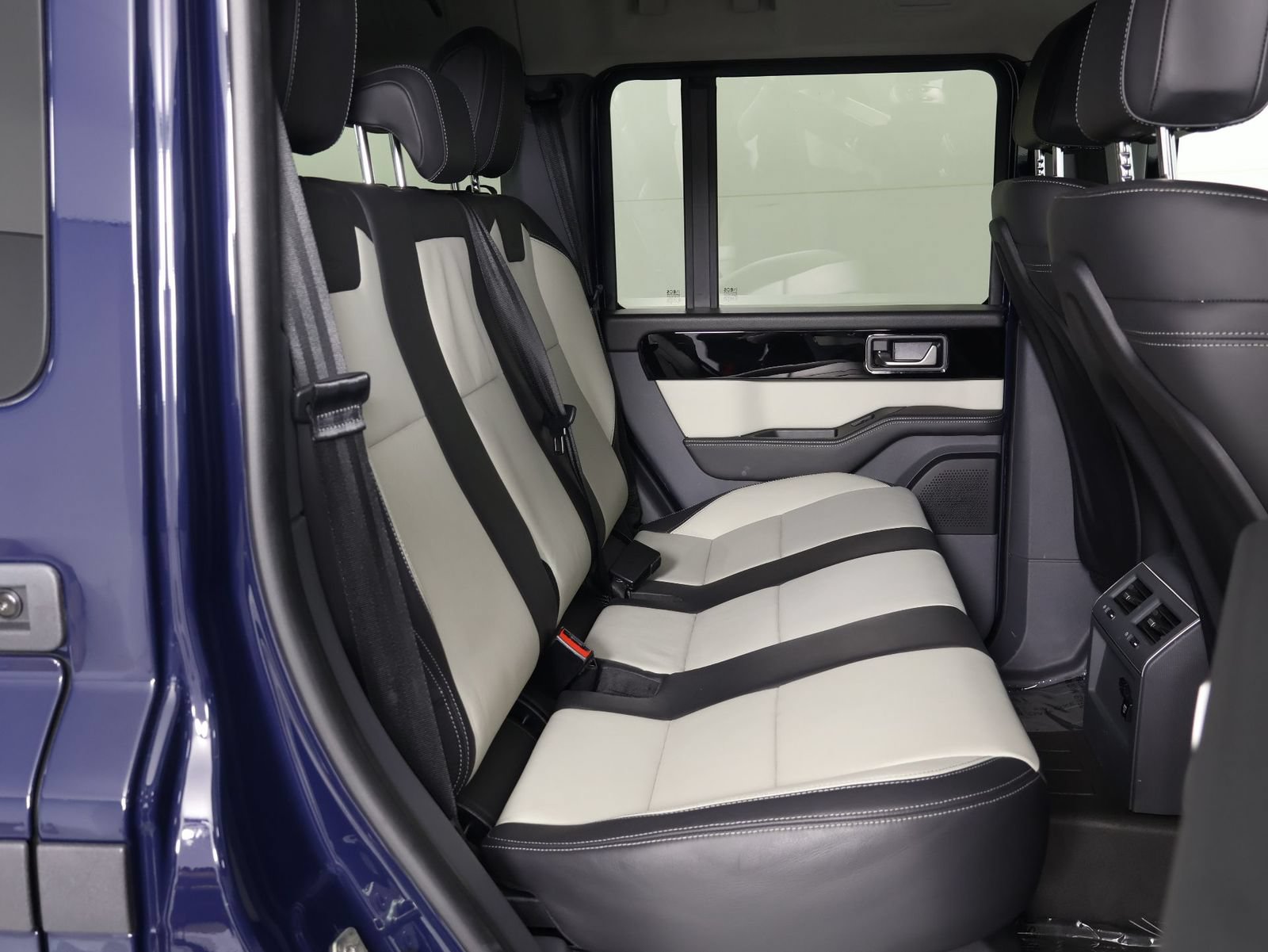 Used 2024 INEOS Grenadier Station Wagon AWD/4WD image 32
