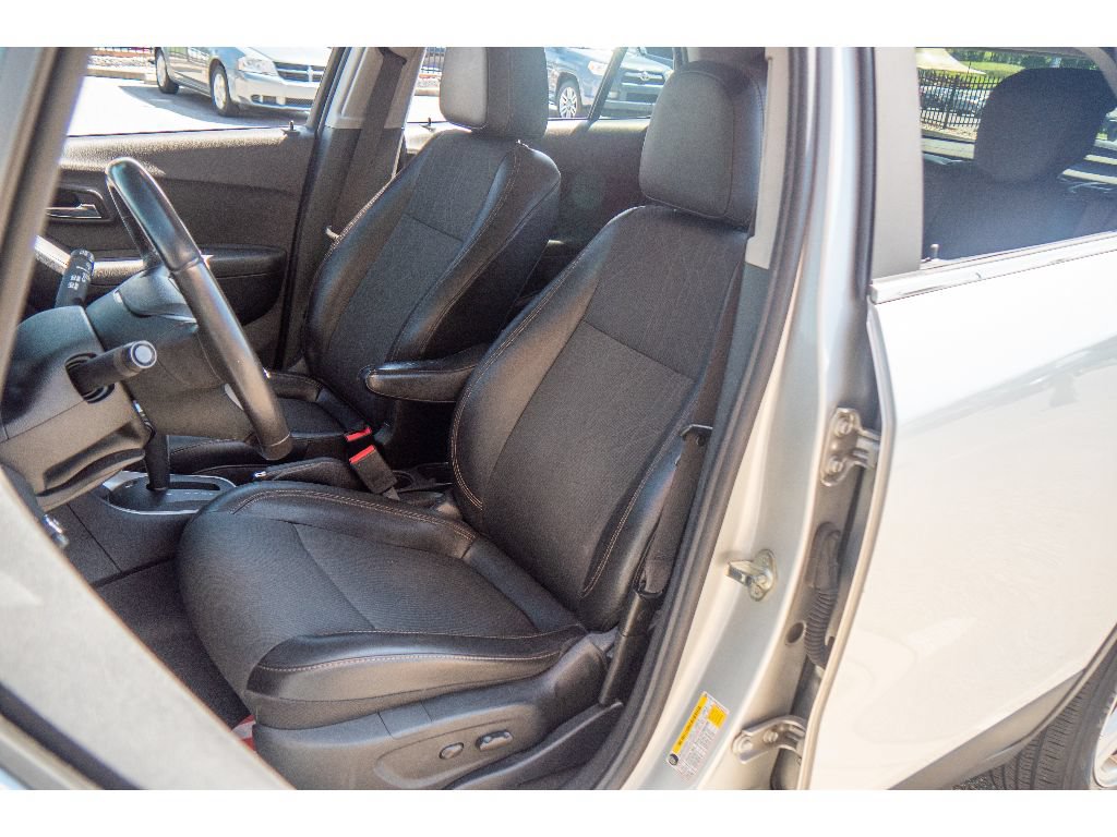 Used 2018 Chevrolet Trax LT w/ LT Convenience Package AWD/4WD image 11