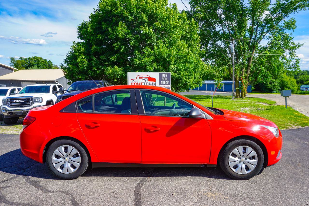 Used 2014 Chevrolet Cruze LS FWD image 2