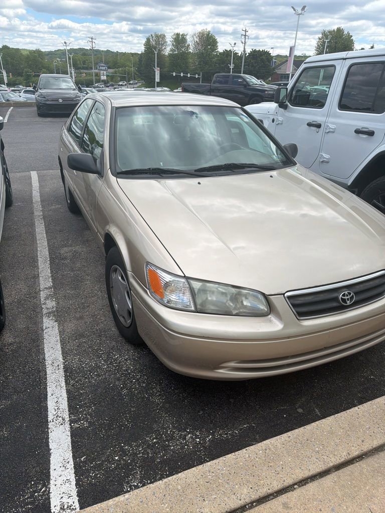 Used 2000 Toyota Camry CE FWD image 1