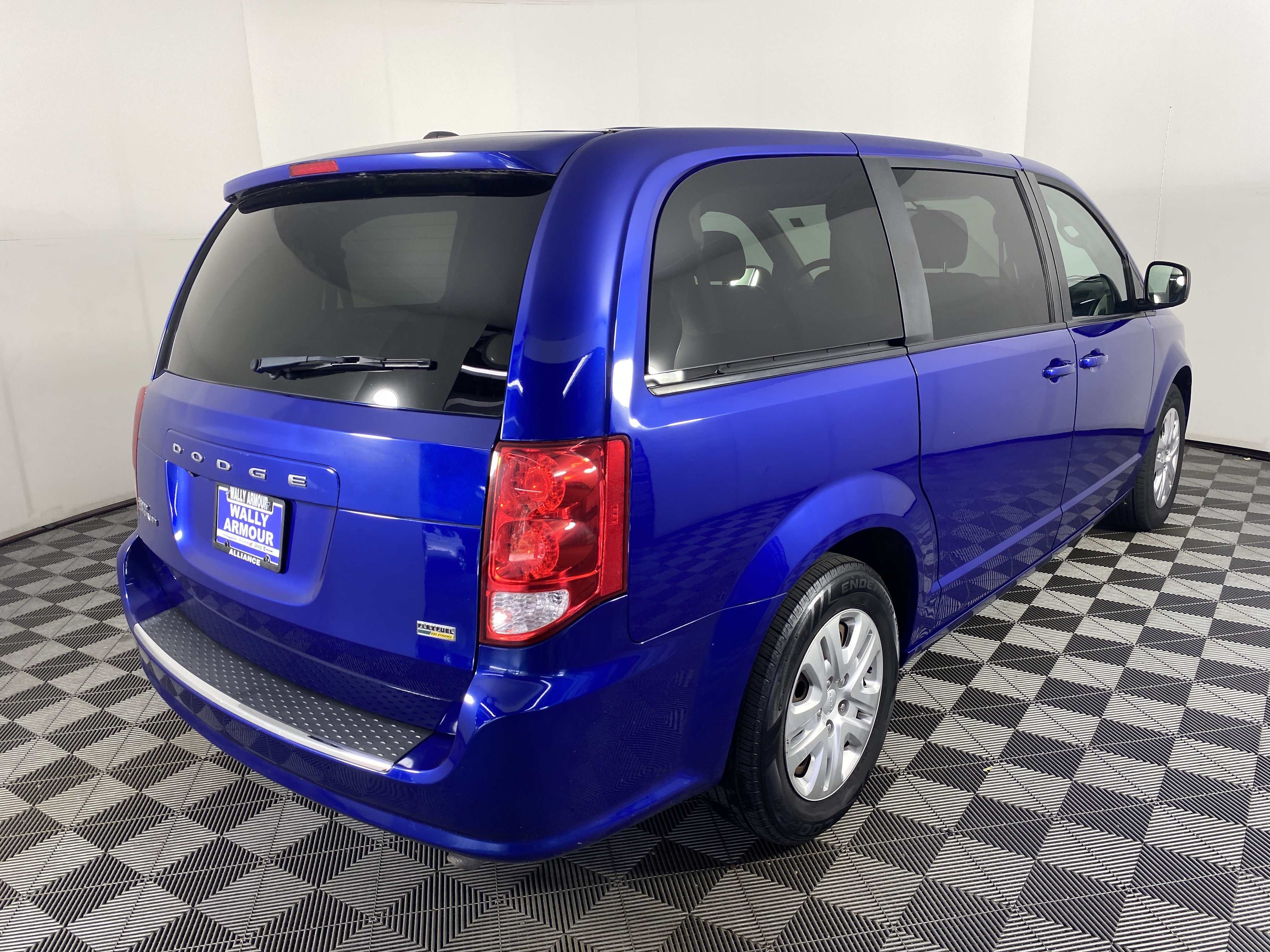 Used 2018 Dodge Grand Caravan SE w/ UConnect Hands-Free Group FWD image 6