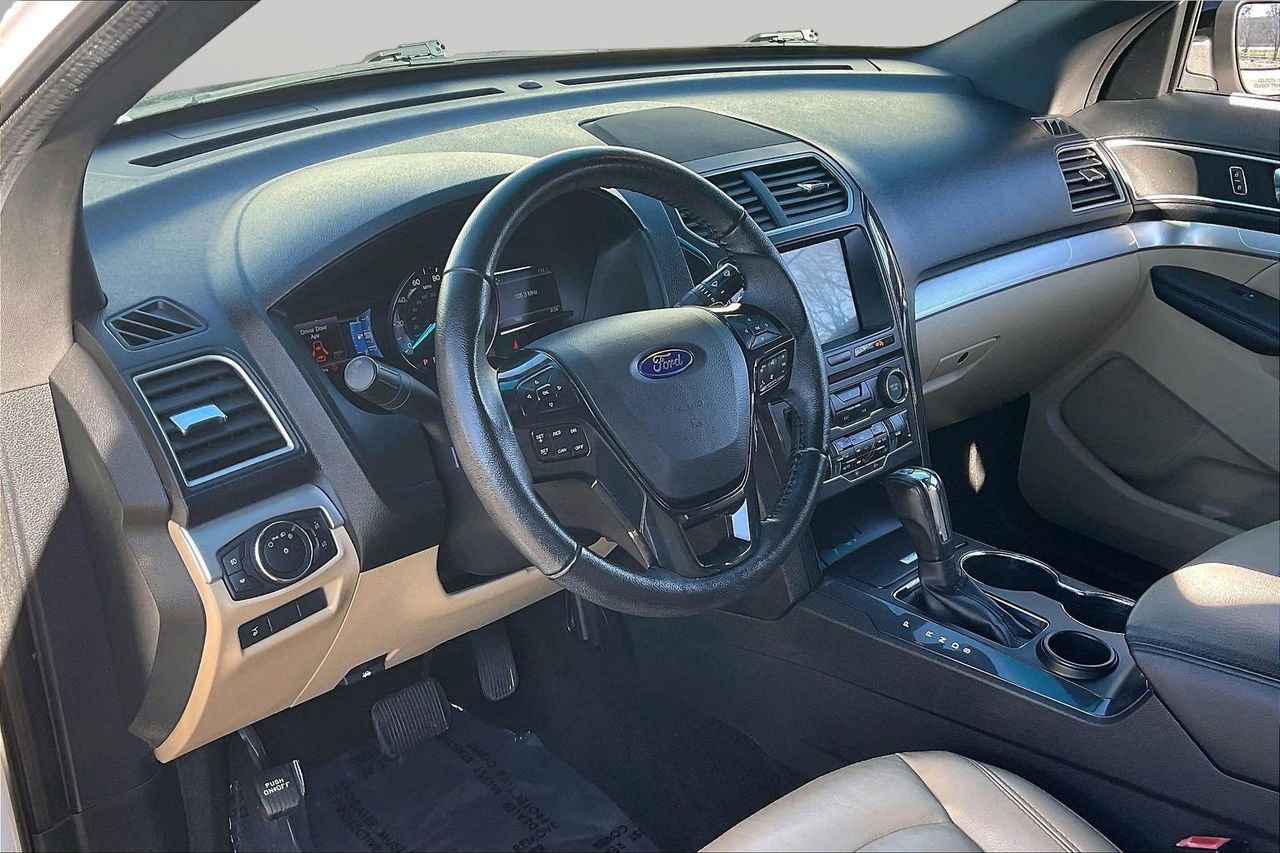 Used 2017 Ford Explorer XLT w/ Equipment Group 202A image 20
