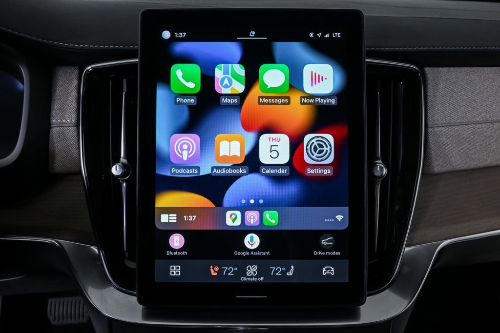 Certified 2025 Volvo XC90 B6 Core w/ Climate Package image 17