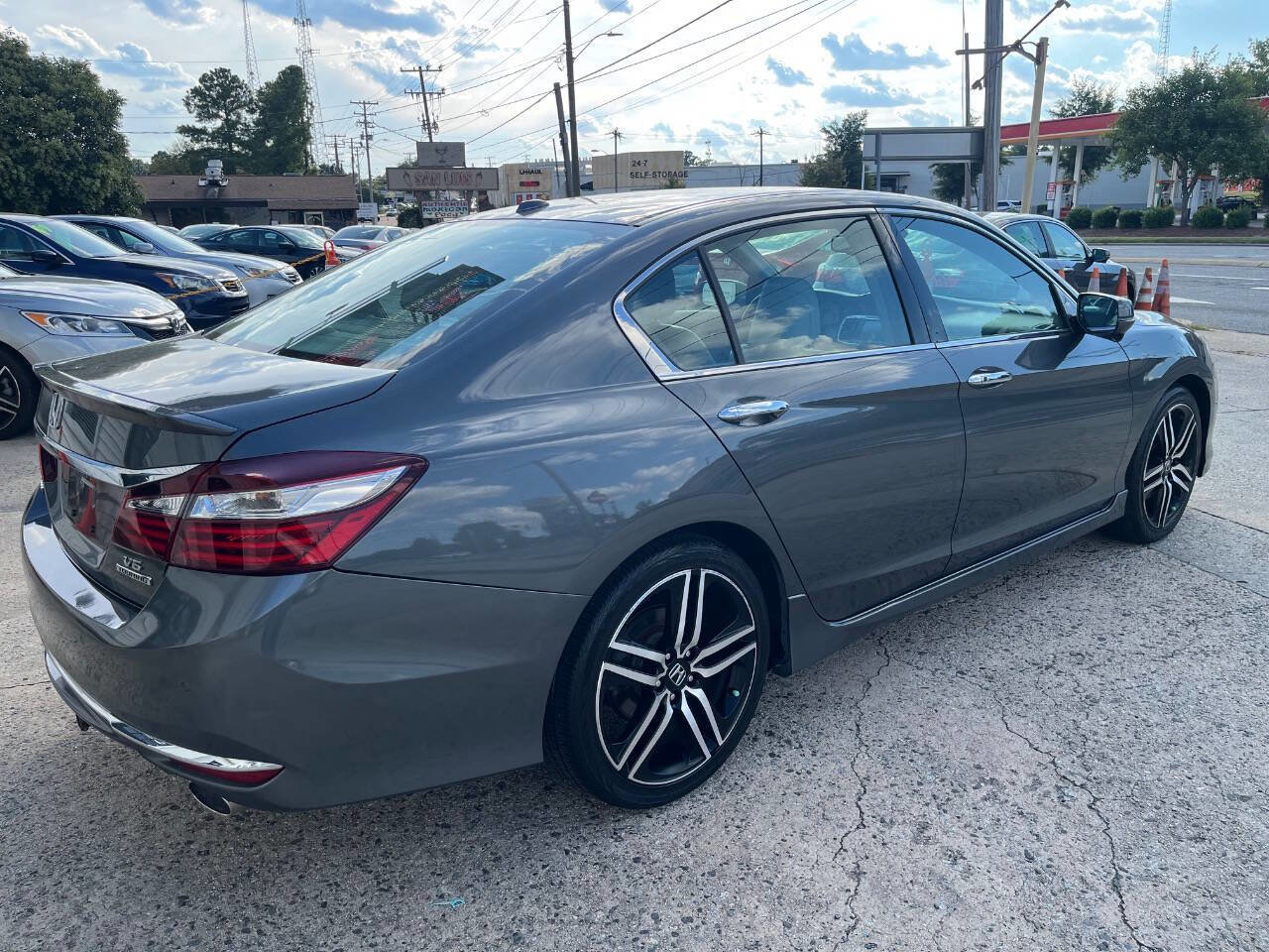 Used 2016 Honda Accord Touring image 6