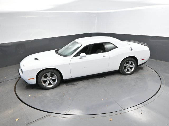 Used 2015 Dodge Challenger SXT RWD image 25