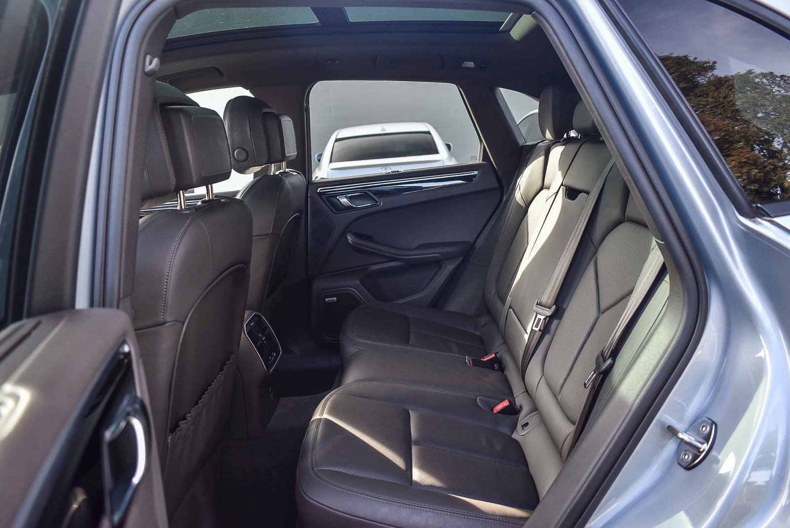 Used 2022 Porsche Macan image 17